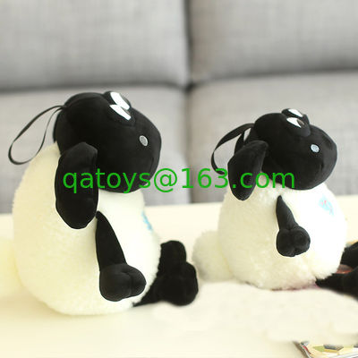 漫画の Shaun のヒツジの動物の柔らかいプラシ天は熱い詰められた黒い白をもてあそびます