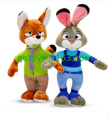 ブラウンおよび緑の Zootopia ディズニーのプラシ天のおもちゃのぬいぐるみ柔らかい材料
