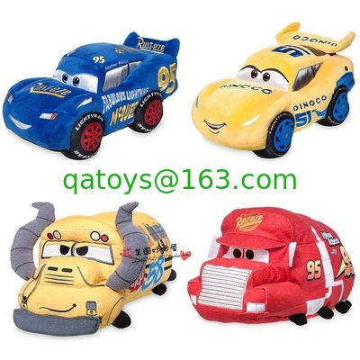 赤い元のディズニーのロードスターのレーサー車は赤ん坊の遊ぶことのための3つの詰められた漫画のプラシ天のおもちゃをもてあそびます