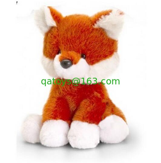 8 インチのブラウン野生 Fox のぬいぐるみは休日によって詰められるおもちゃをもてあそびます